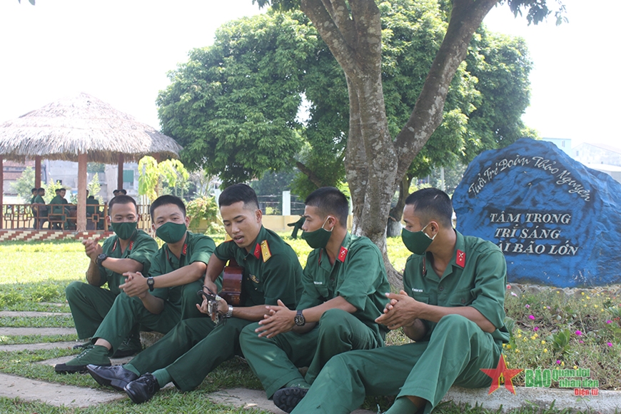 Niềm vui ngày cuối tuần của cán bộ, chiến sĩ Trung đoàn 335.