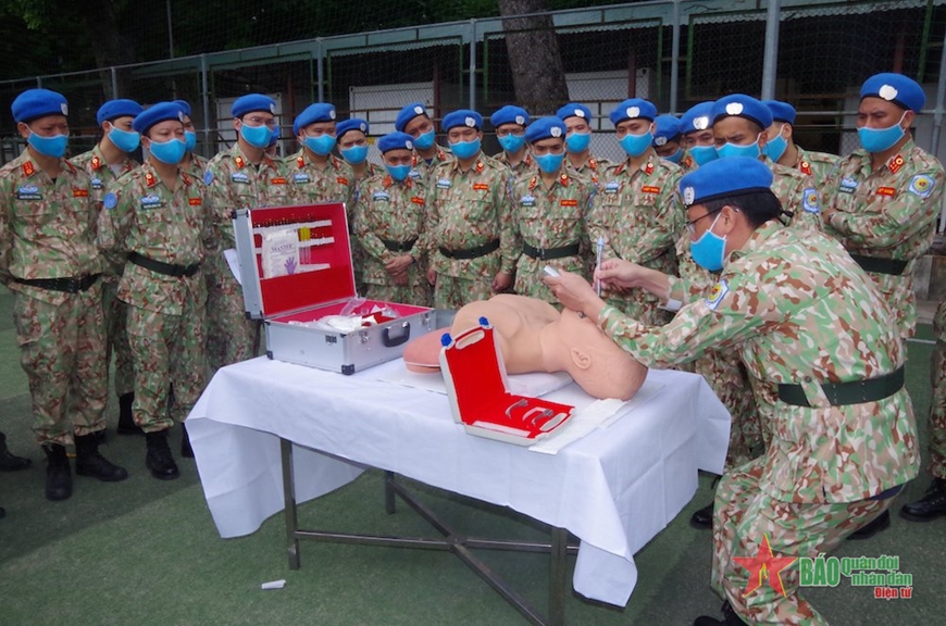 Bệnh viện dã chiến cấp 2 số 4 Việt Nam huấn luyện chuyên môn y tế bổ sung