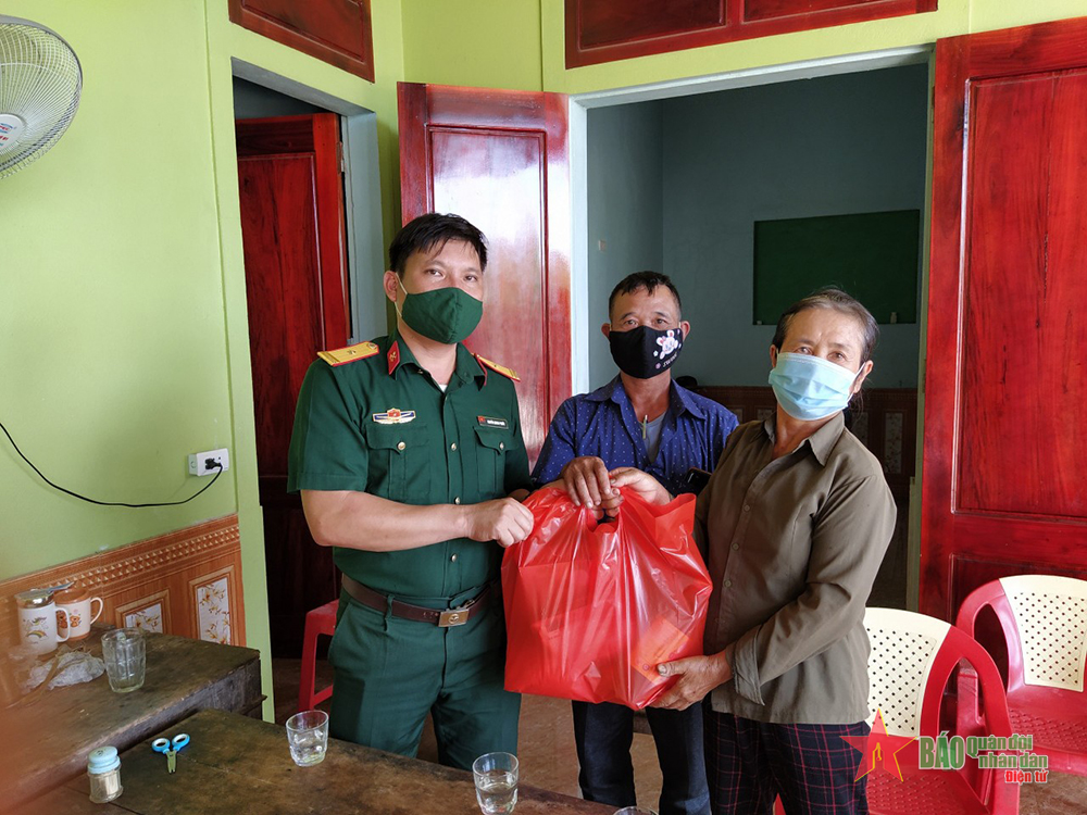 Quỹ nghĩa tình đồng đội ở Tiểu đoàn 17