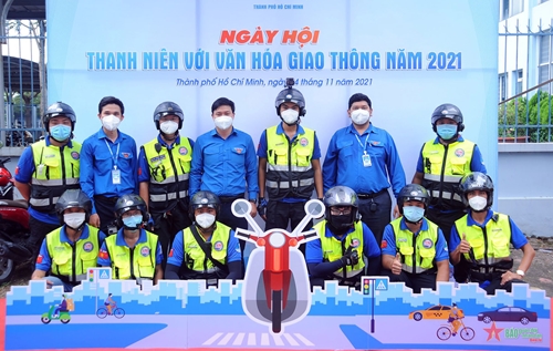 Tuổi trẻ Thành phố Hồ Chí Minh ra quân tham gia bảo đảm trật tự an toàn giao thông