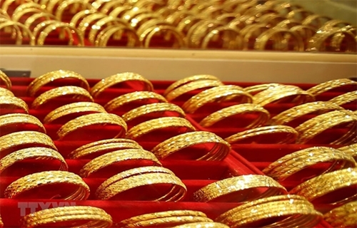 Giá vàng trong nước sát ngưỡng 61 triệu đồng/ lượng; giá bitcoin ổn định