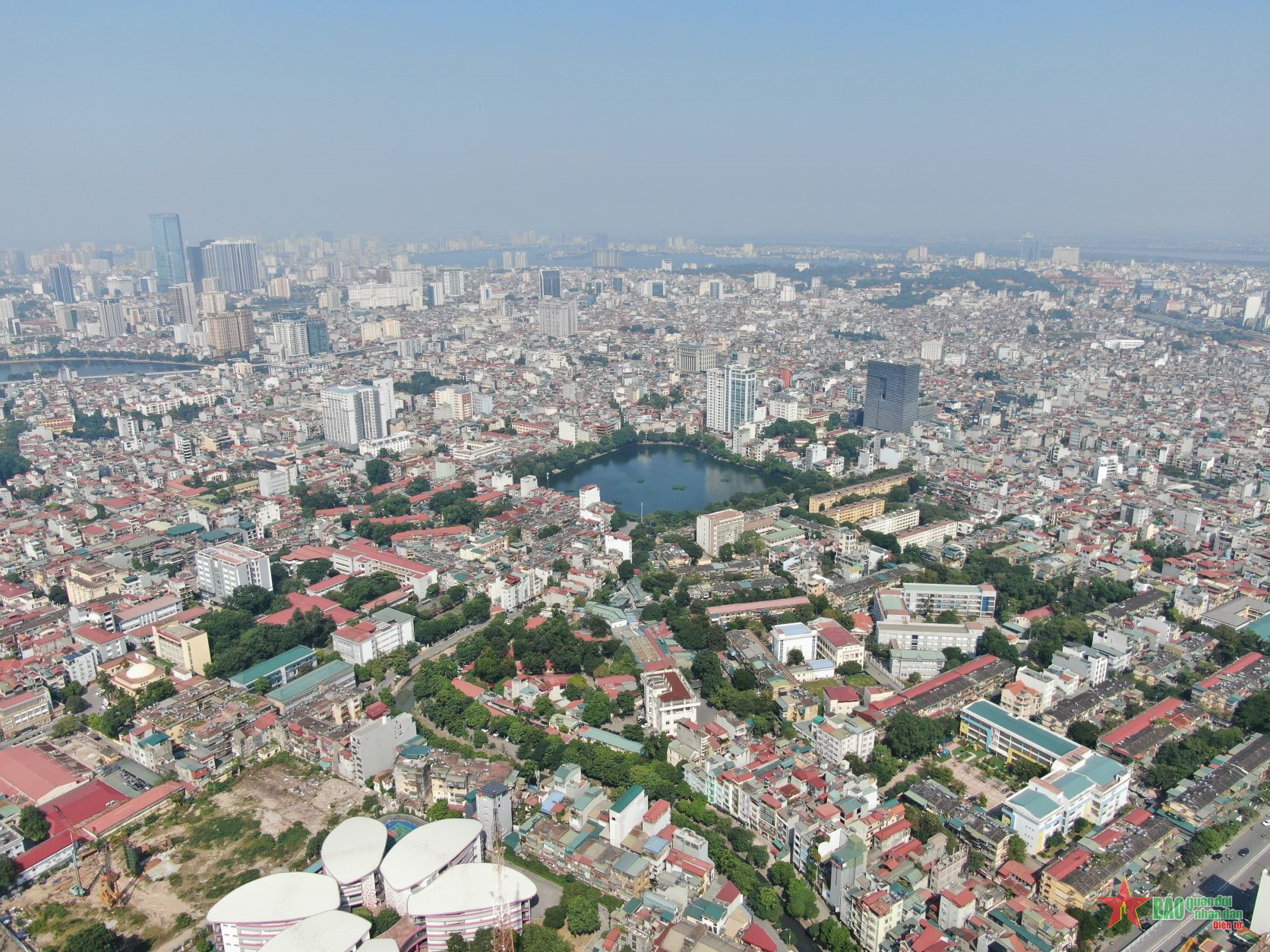 Thị trường bất động sản sôi động, đất nền và căn hộ chung cư tăng trưởng mạnh