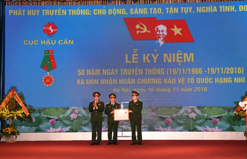 Ngày 19/11 có liên quan đến việc Việt Nam hòa mạng với Internet quốc tế vào năm nào?
