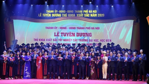 Hà Nội sẽ tuyên dương 90 thủ khoa xuất sắc năm 2021 tại Văn Miếu - Quốc Tử Giám