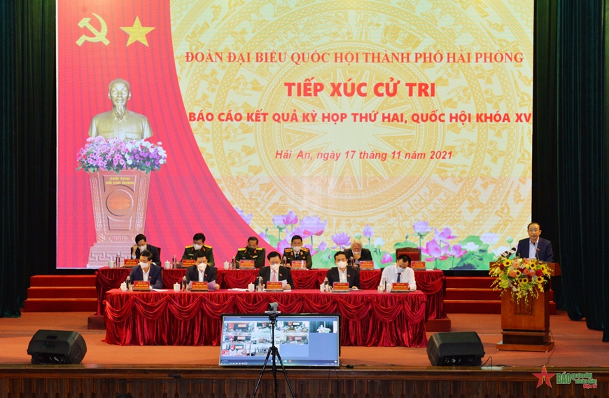 Chủ tịch Quốc hội Vương Đình Huệ tiếp xúc cử tri tại Hải An, Hải Phòng