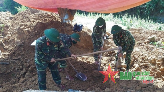 Tìm phần mộ đồng chí Nông Văn Trường và Bàn Văn Sinh