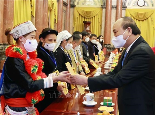 Chủ tịch nước Nguyễn Xuân Phúc gặp mặt đại biểu người có uy tín tỉnh Bắc Kạn
