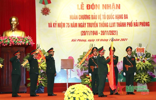 Lực lượng vũ trang thành phố Hải Phòng đón nhận Huân chương Bảo vệ Tổ quốc hạng Ba