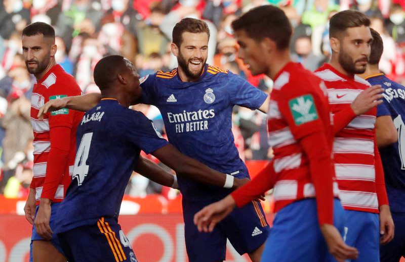 Thắng đậm Granada, Real Madrid vươn lên ngôi đầu La Liga