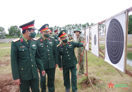 Kiểm tra xây dựng đơn vị vững mạnh toàn diện “mẫu mực tiêu biểu” tại Bộ CHQS tỉnh Hưng Yên