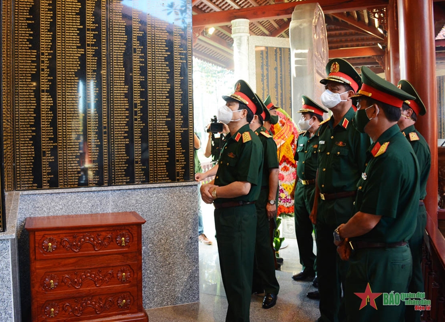 Thượng tướng Nguyễn Tân Cương kiểm tra công tác quân sự, quốc phòng tại Sư đoàn 5