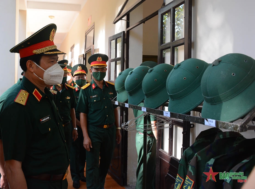 Thượng tướng Nguyễn Tân Cương kiểm tra công tác quân sự, quốc phòng tại Sư đoàn 5