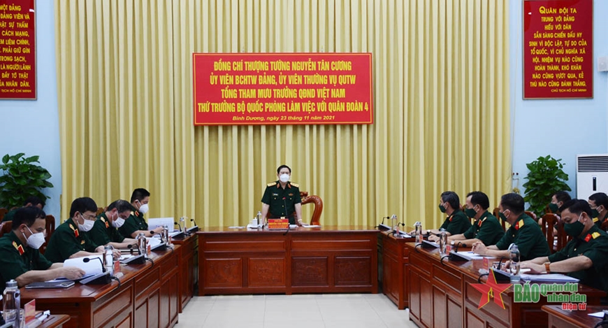 Thượng tướng Nguyễn Tân Cương kiểm tra công tác quân sự, quốc phòng tại Quân đoàn 4