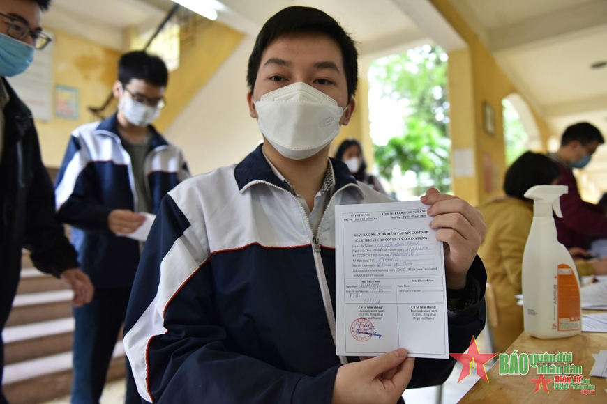 Những hình ảnh đầu tiên tiêm vắc xin cho học sinh tại Hà Nội