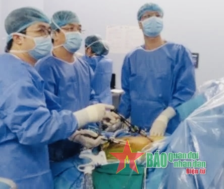 Bệnh viện Trung ương Quân đội 108 thực hiện thành công ca phẫu thuật nội soi lấy mảnh ghép gan phải từ người hiến sống
