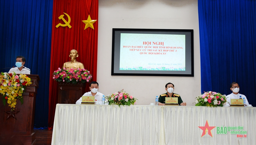 Thượng tướng Nguyễn Tân Cương tiếp xúc cử tri tại Bình Dương