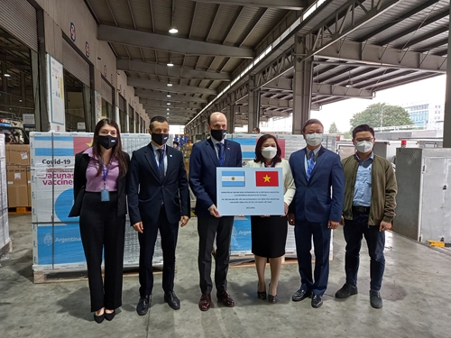 Argentina tài trợ 500.000 liều vắc xin AstraZeneca cho Việt Nam