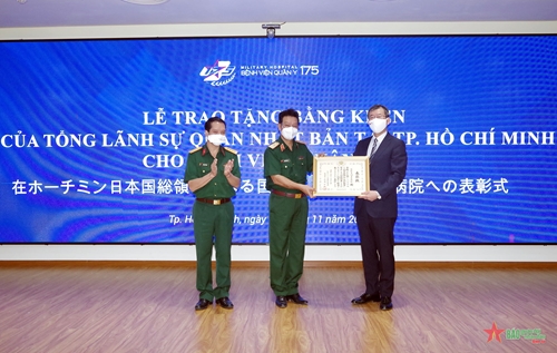 Tổng Lãnh sự quán Nhật Bản tại Thành phố Hồ Chí Minh  trao Bằng khen tặng Bệnh viện Quân y 175 