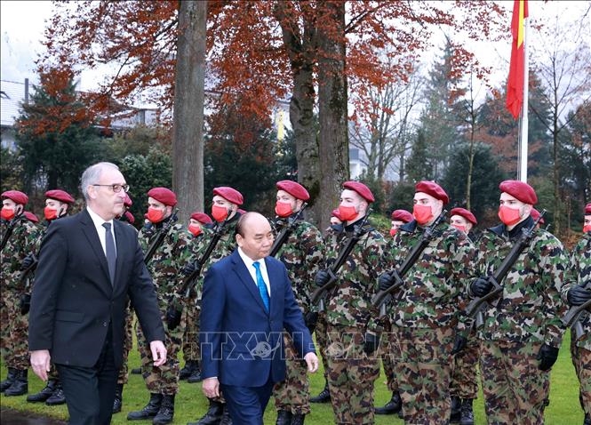 Tổng thống Liên bang Thụy Sĩ Guy Parmelin chủ trì Lễ đón chính thức và hội đàm với Chủ tịch nước Nguyễn Xuân Phúc
