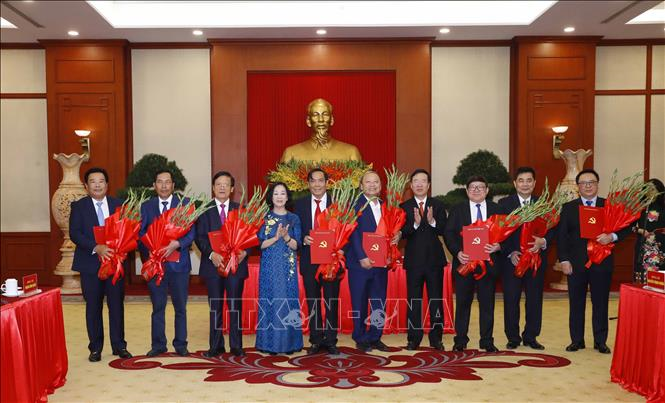 Hội nghị trao Quyết định nghỉ chế độ 28 Ủy viên Trung ương Đảng khóa XII