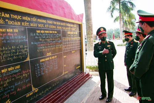 Trung tướng Ngô Minh Tiến kiểm tra xây dựng đơn vị vững mạnh toàn diện tại Lữ đoàn 203