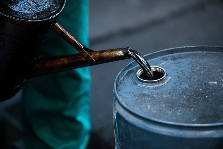 Giá xăng dầu hôm nay 30-11: Giá dầu tăng nhẹ 0,97%, vượt mốc 70 USD/thùng
