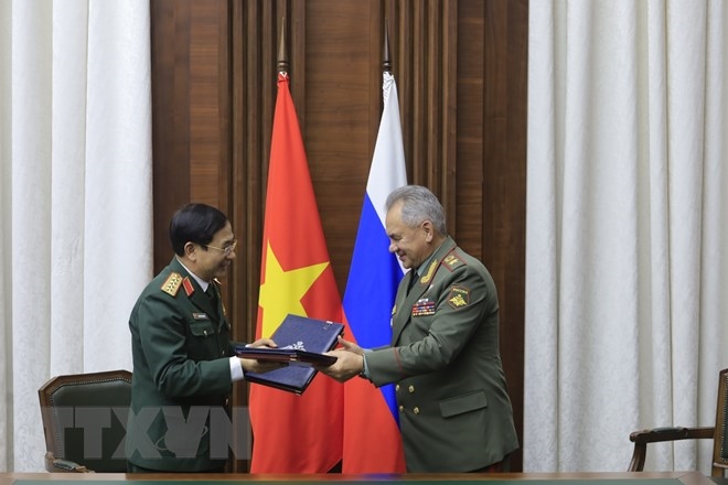 Bộ trưởng Bộ Quốc phòng Phan Văn Giang hội đàm với Bộ trưởng Quốc phòng Nga Sergei Shoigu