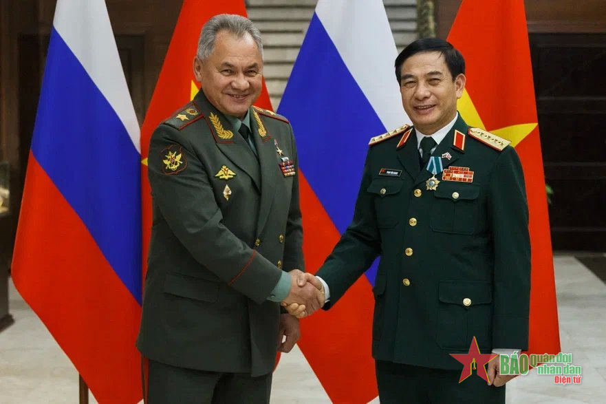 Bộ trưởng Bộ Quốc phòng Phan Văn Giang hội đàm với Bộ trưởng Quốc phòng Nga Sergei Shoigu