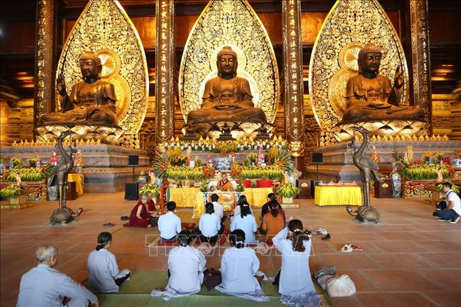 Việc thông báo người được phong phẩm hoặc suy cử làm chức sắc được quy định như thế nào?