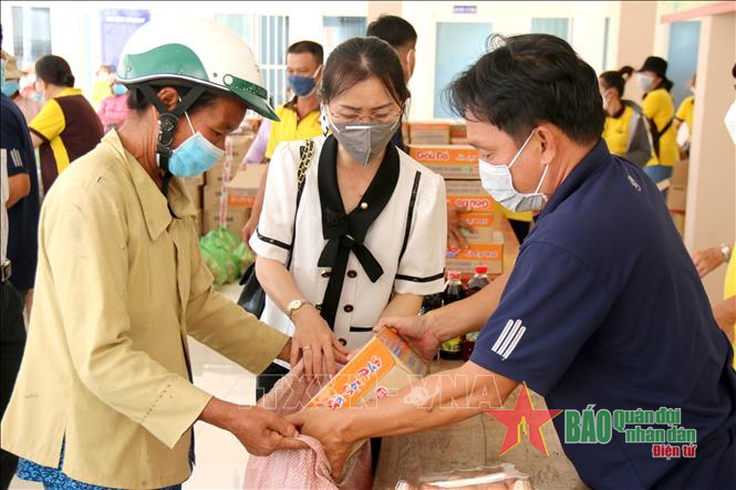 Vận dụng tối đa quy định để cấp phép lưu hành thuốc điều trị Covid-19 