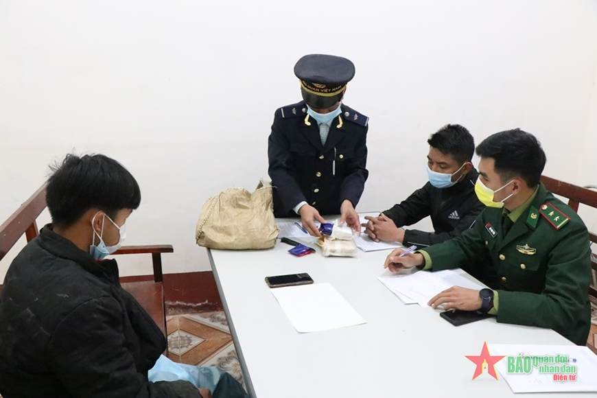 Bắt đối tượng mua bán trái phép 6.000 viên ma tuý tổng hợp