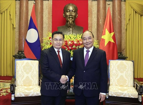 Chủ tịch Quốc hội Lào đề nghị hai nước thúc đẩy hợp tác thương mại