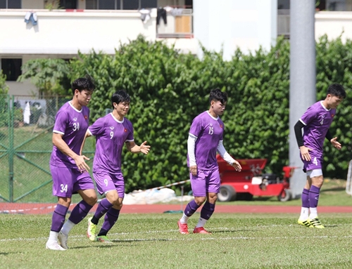 Đội tuyển Việt Nam đón viện binh, nỗ lực tập luyện trước trận đấu gặp Malaysia