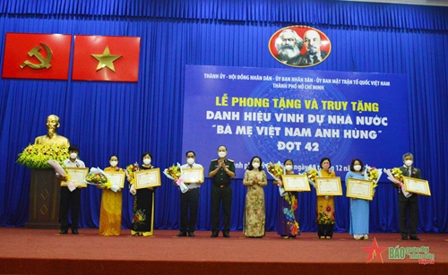 TP Hồ Chí Minh phong, truy tặng danh hiệu Bà Mẹ Việt Nam Anh hùng