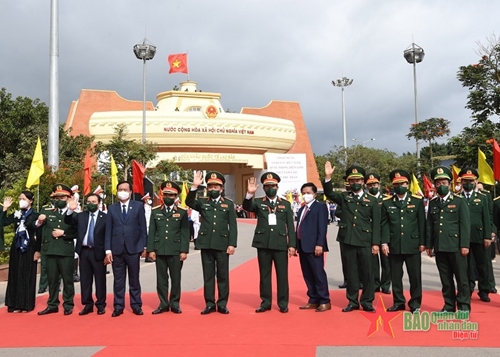 Giao lưu hữu nghị quốc phòng biên giới Việt Nam-Lào lần thứ nhất thành công tốt đẹp