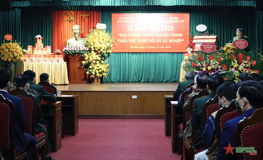 Lễ trao tặng sách “Đại tướng Phùng Quang Thanh - thân thế, cuộc đời và sự nghiệp"