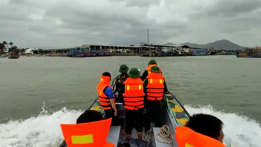 Bộ đội Biên phòng tỉnh Bình Định kêu gọi tàu thuyền trú bão số 9