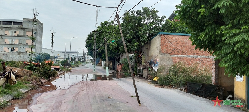 Đã có kế hoạch di dời cột điện giữa đường