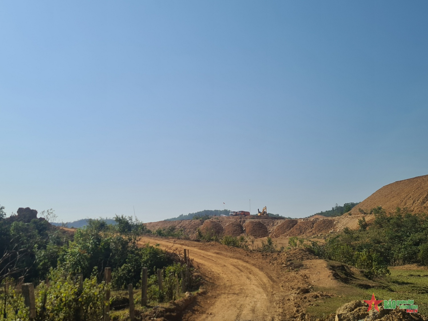 Chưa chuyển đổi mục đích sử dụng đất đã thi công ồ ạt