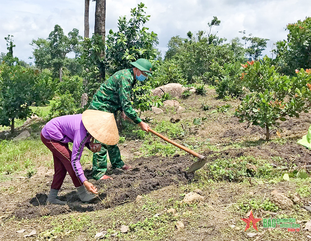 “Hạt nhân” của chi bộ thôn, làng biên giới