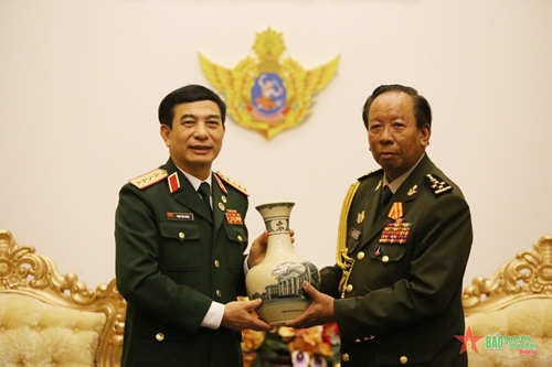 Triển khai đồng bộ, hiệu quả hợp tác quốc phòng Việt Nam - Campuchia 