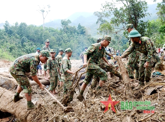 “Phi chính trị hóa” quân đội nhìn từ thiên tai