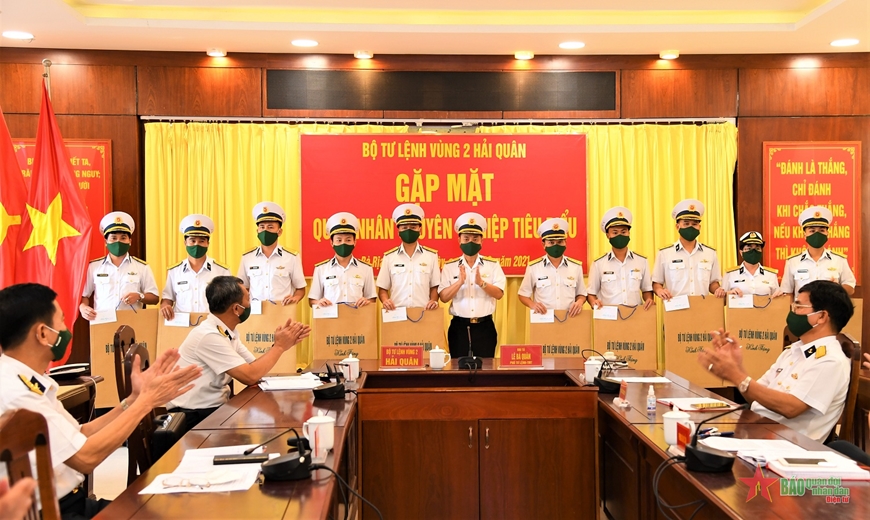 Vùng 2 Hải quân gặp mặt quân nhân chuyên nghiệp tiêu biểu Vùng 2 Hải quân gặp mặt quân nhân chuyên nghiệp tiêu biểu