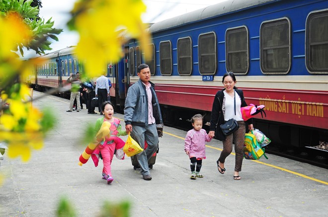 Được dịp Tết chung một nhà là mơ ước của nhiều người. Hãy xem ngay hình ảnh này để tận hưởng không khí rộn ràng của ngày Tết. Sẽ rất thú vị và nhộn nhịp khi bạn chiêm ngưỡng những khoảnh khắc đúng nghĩa của Tết Việt.