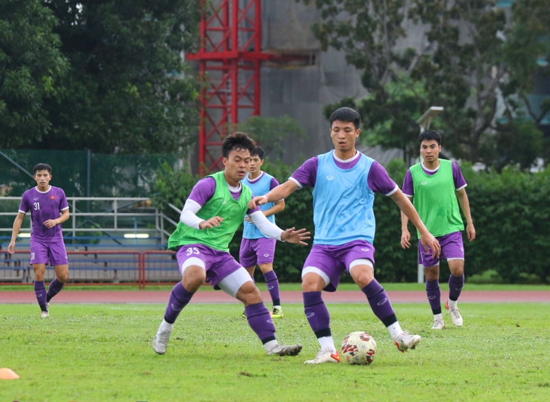Bóng đá là môn thể thao được yêu thích nhất tại Việt Nam. Nếu bạn bị cuốn hút bởi tinh thần và phẩm chất của môn bóng đá này, hãy xem ngay hình ảnh liên quan đến bóng đá để cùng nhau tận hưởng và chia sẻ đam mê.