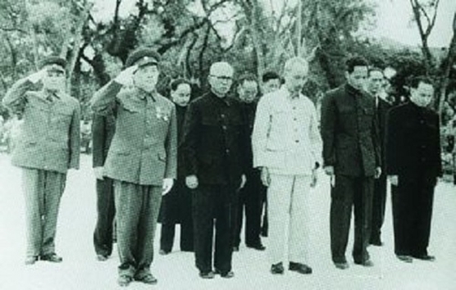 Ngày 31-12-1977: Trung đoàn phòng hóa đầu tiên của Binh chủng Hóa học và Quân đội nhân dân Việt Nam được thành lập