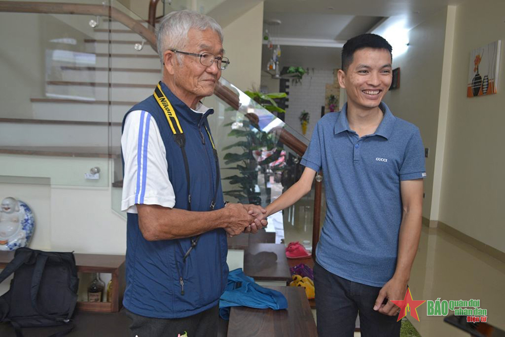 Vươn lên từ bàn tay khuyết tật