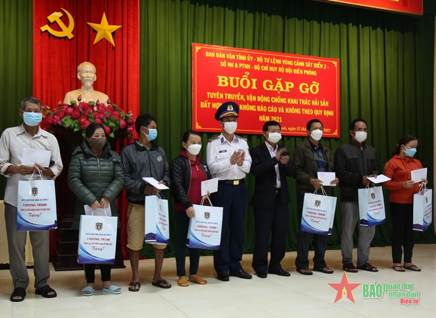 “Tiếp sức” cho ngư dân vươn khơi, bám biển