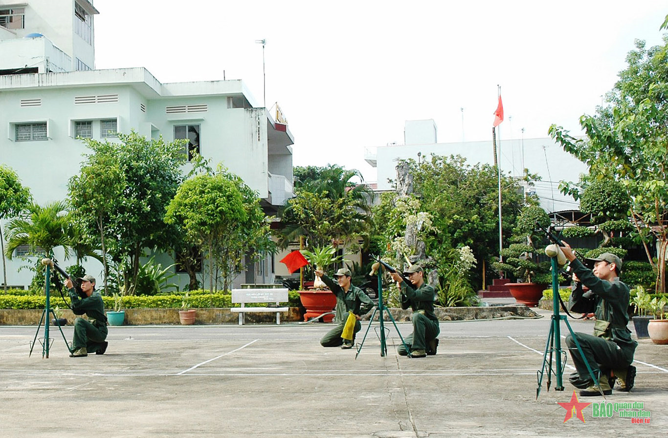 Huấn luyện trọng tâm, giữ vững địa bàn

