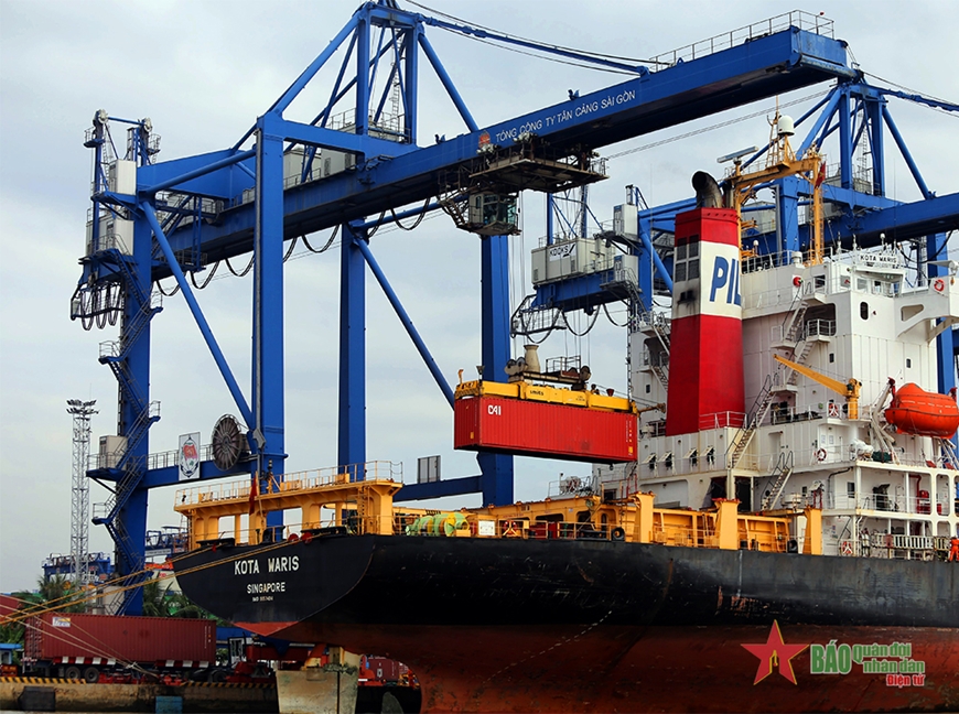 Hoạt động xuất, nhập khẩu tại Tổng công ty Tân cảng Sài Gòn, đơn vị khai thác cảng container, cung cấp dịch vụ logistics và các dịch vụ kinh tế biển hàng đầu Việt Nam luôn nhộn nhịp.